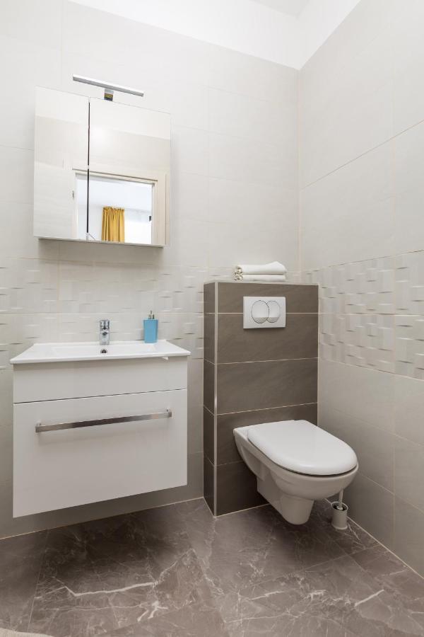 Studio Apartments Fran'S Рийека Екстериор снимка